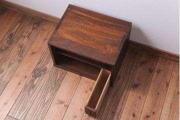 レトロ家具　昭和レトロ　古い栓材の小ぶりな和製アンティーク飾り棚