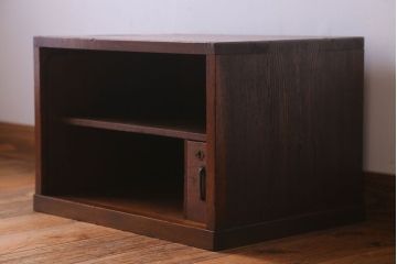 レトロ家具　昭和レトロ　古い栓材の小ぶりな和製アンティーク飾り棚