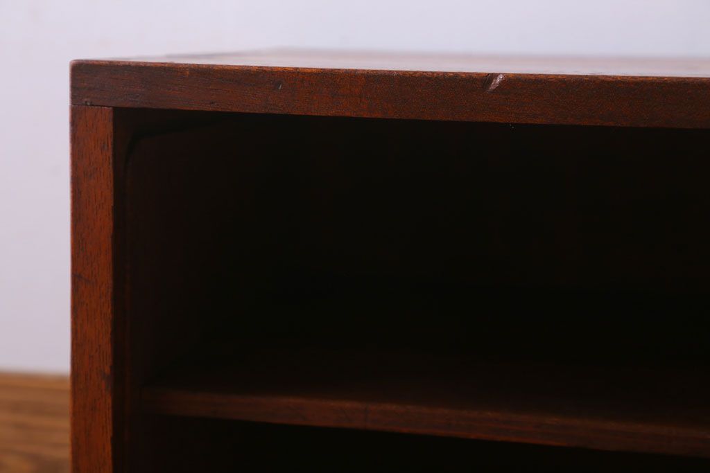レトロ家具　昭和レトロ　古い栓材の小ぶりな和製アンティーク飾り棚