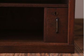 レトロ家具　昭和レトロ　古い栓材の小ぶりな和製アンティーク飾り棚
