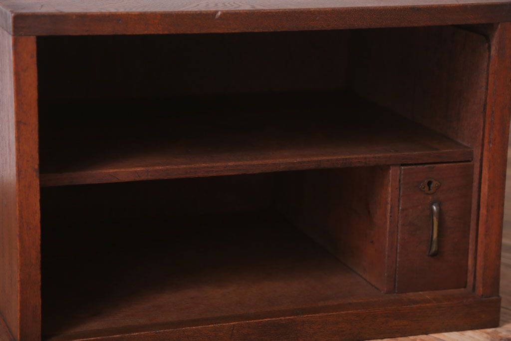 レトロ家具　昭和レトロ　古い栓材の小ぶりな和製アンティーク飾り棚