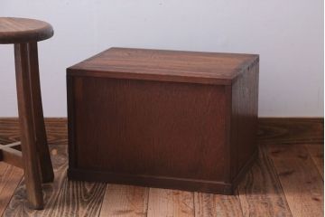 レトロ家具　昭和レトロ　古い栓材の小ぶりな和製アンティーク飾り棚