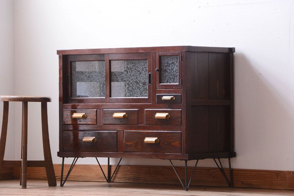 アンティーク家具　和製アンティーク　前面欅材!結霜ガラス入り鉄脚サイドボード(収納棚)