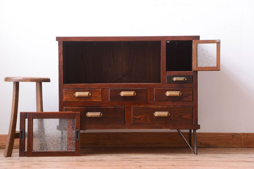 アンティーク家具　和製アンティーク　前面欅材!結霜ガラス入り鉄脚サイドボード(収納棚)