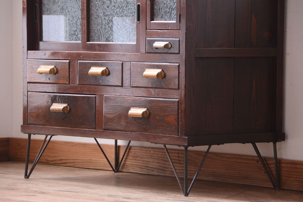 アンティーク家具　和製アンティーク　前面欅材!結霜ガラス入り鉄脚サイドボード(収納棚)