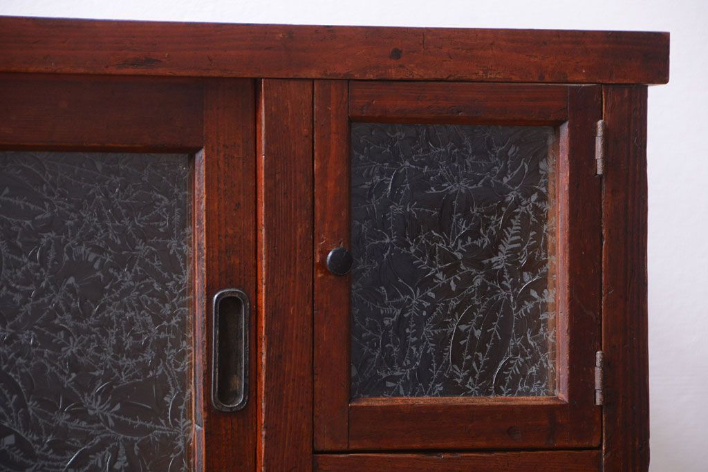 アンティーク家具　和製アンティーク　前面欅材!結霜ガラス入り鉄脚サイドボード(収納棚)