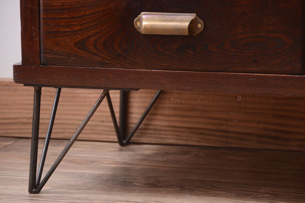 アンティーク家具　和製アンティーク　前面欅材!結霜ガラス入り鉄脚サイドボード(収納棚)