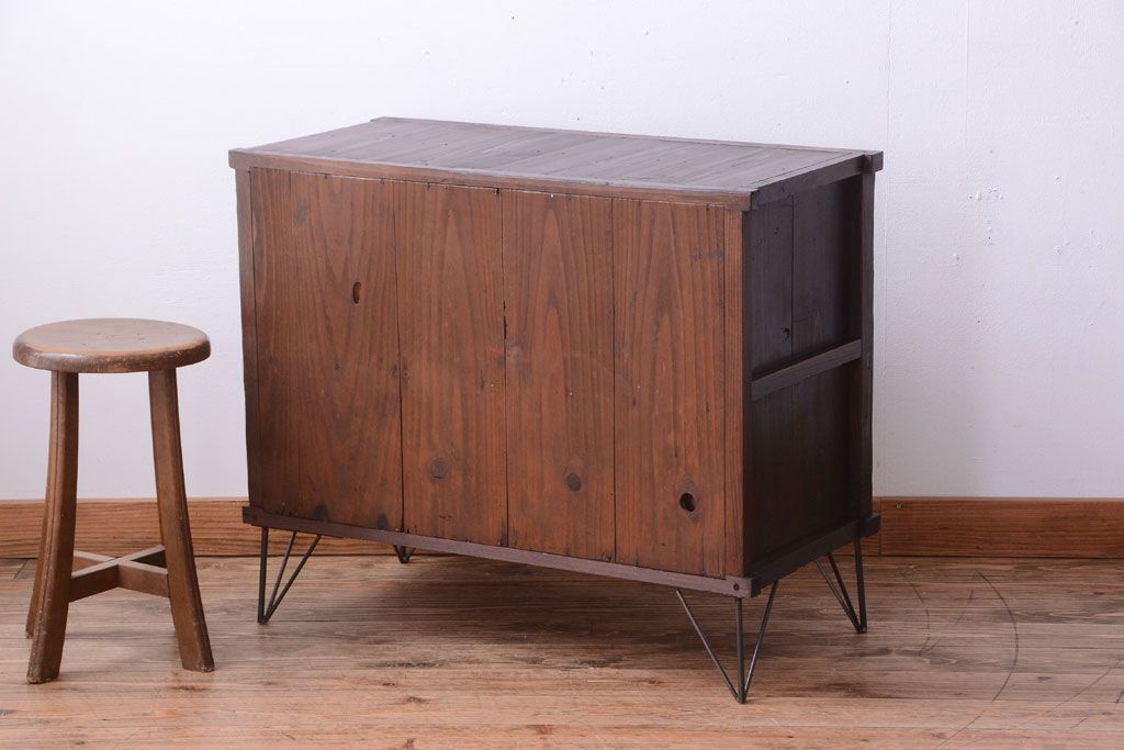 アンティーク家具　和製アンティーク　前面欅材!結霜ガラス入り鉄脚サイドボード(収納棚)