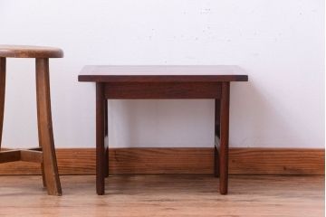 ヴィンテージ家具　北欧ビンテージ　チーク材のシンプルなサイドテーブル