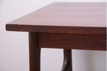ヴィンテージ家具　北欧ビンテージ　チーク材のシンプルなサイドテーブル