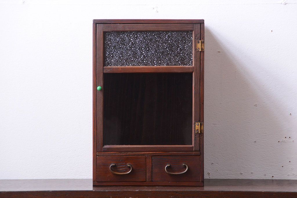 アンティーク家具　和製アンティーク　ダイヤガラス入り!小さな収納棚