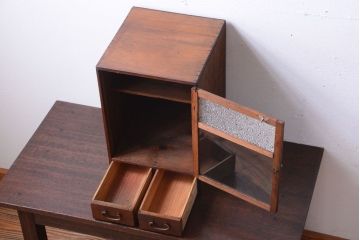 アンティーク家具　和製アンティーク　ダイヤガラス入り!小さな収納棚