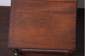 アンティーク家具　和製アンティーク　ダイヤガラス入り!小さな収納棚