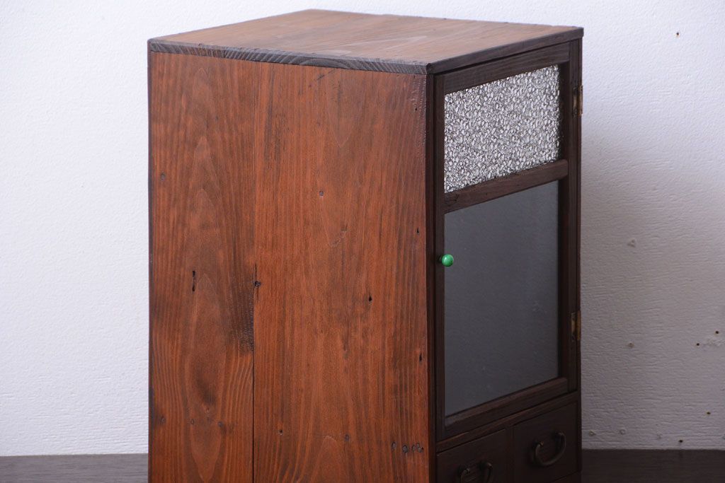 アンティーク家具　和製アンティーク　ダイヤガラス入り!小さな収納棚