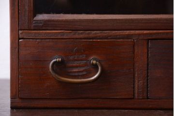 アンティーク家具　和製アンティーク　ダイヤガラス入り!小さな収納棚