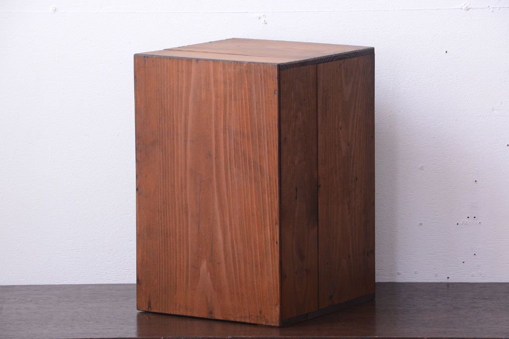 アンティーク家具　和製アンティーク　ダイヤガラス入り!小さな収納棚