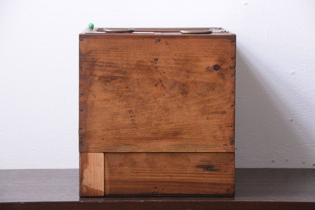 アンティーク家具　和製アンティーク　ダイヤガラス入り!小さな収納棚