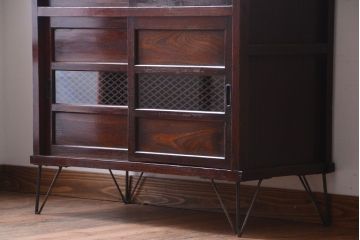 アンティーク家具　和製アンティーク　結霜ガラス入り!組子引き戸の鉄脚サイドボード(収納棚)