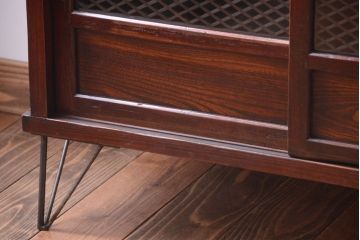 アンティーク家具　和製アンティーク　結霜ガラス入り!組子引き戸の鉄脚サイドボード(収納棚)