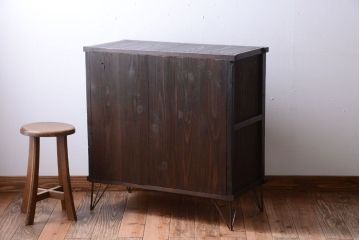 アンティーク家具　和製アンティーク　結霜ガラス入り!組子引き戸の鉄脚サイドボード(収納棚)