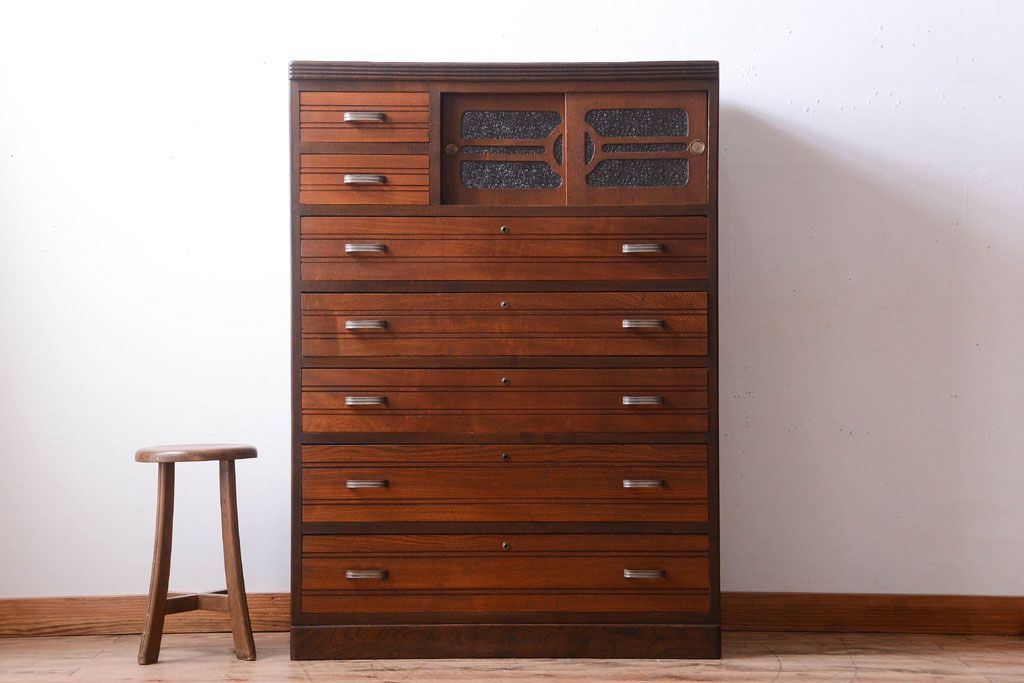 レトロ家具　昭和レトロ　ダイヤガラス入り!古い木製のアンティークチェスト