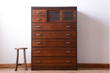 レトロ家具　昭和レトロ　ダイヤガラス入り!古い木製のアンティークチェスト