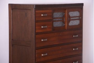 レトロ家具　昭和レトロ　ダイヤガラス入り!古い木製のアンティークチェスト