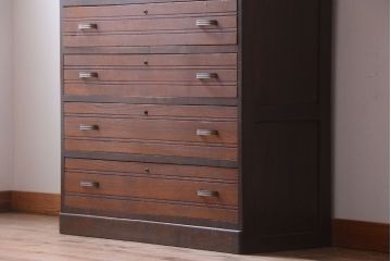 レトロ家具　昭和レトロ　ダイヤガラス入り!古い木製のアンティークチェスト