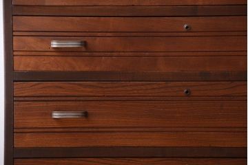 レトロ家具　昭和レトロ　ダイヤガラス入り!古い木製のアンティークチェスト