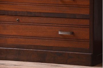 レトロ家具　昭和レトロ　ダイヤガラス入り!古い木製のアンティークチェスト