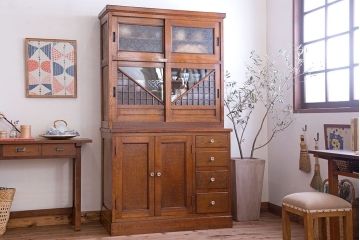 レトロ家具　昭和レトロ　古い楡材の上質なアンティーク食器棚(カップボード)