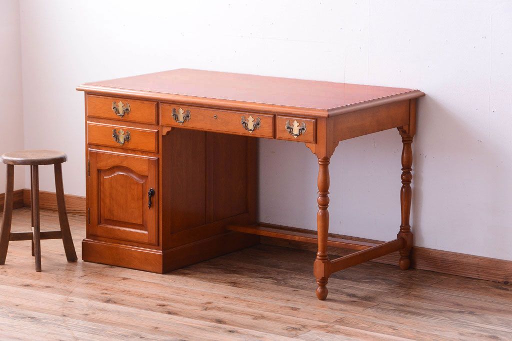 中古　横浜クラシック家具　ダニエル　高級品!片袖机(デスク)(1)(定価約55万円)