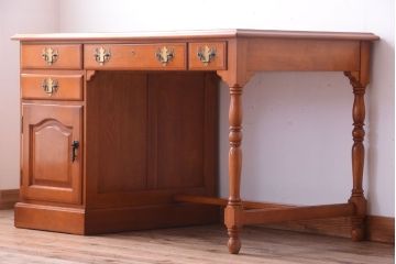 中古　横浜クラシック家具　ダニエル　高級品!片袖机(デスク)(1)(定価約55万円)