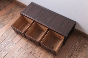 アンティーク家具　和製アンティーク　古い木製の3杯引き出しローボード
