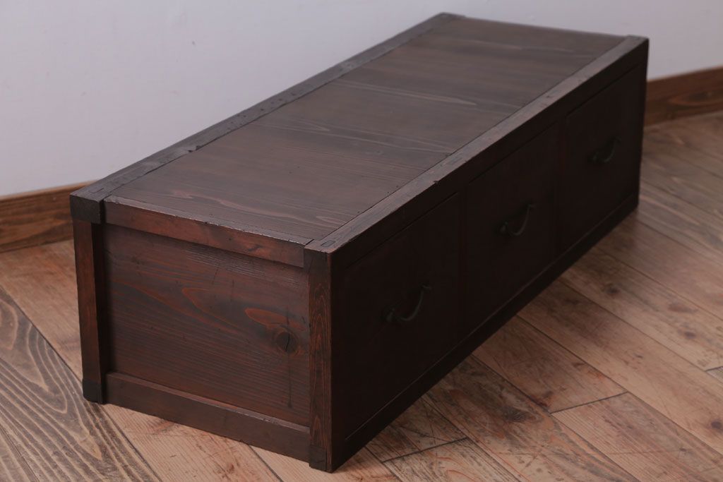 アンティーク家具　和製アンティーク　古い木製の3杯引き出しローボード