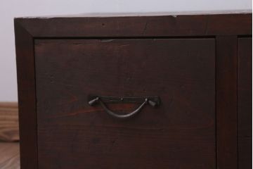 アンティーク家具　和製アンティーク　古い木製の3杯引き出しローボード