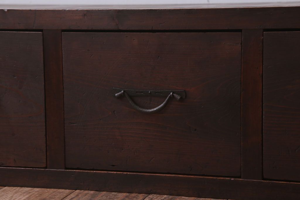 アンティーク家具　和製アンティーク　古い木製の3杯引き出しローボード