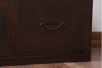 アンティーク家具　和製アンティーク　古い木製の3杯引き出しローボード