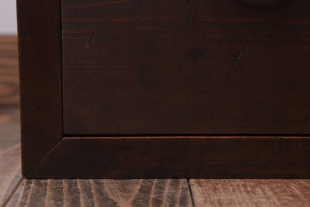 アンティーク家具　和製アンティーク　古い木製の3杯引き出しローボード