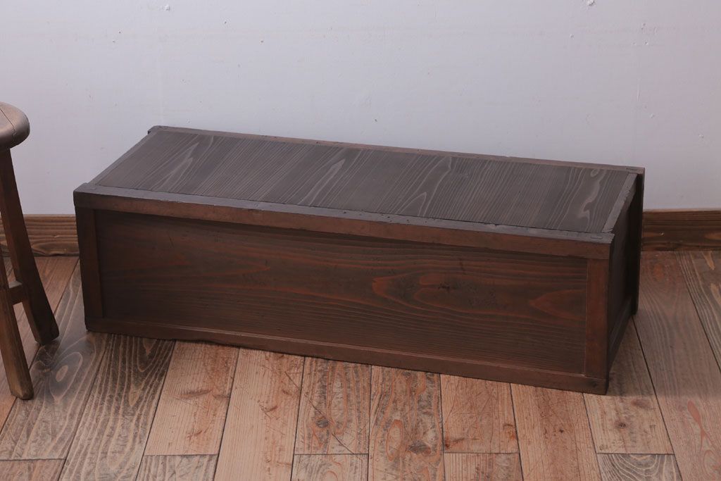 アンティーク家具　和製アンティーク　古い木製の3杯引き出しローボード