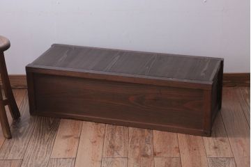 アンティーク家具　和製アンティーク　古い木製の3杯引き出しローボード