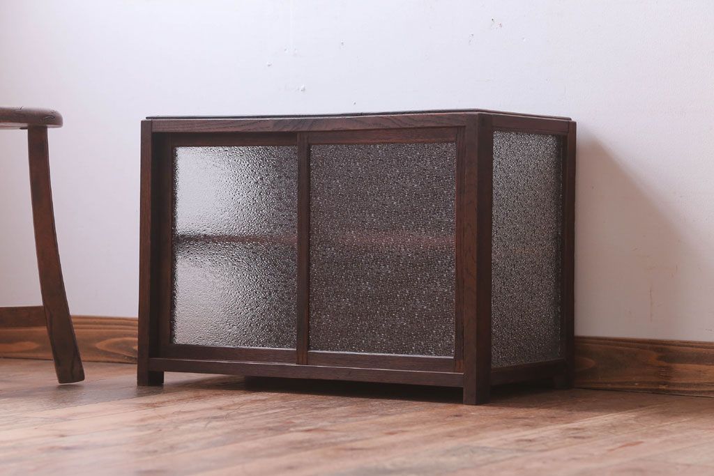 アンティーク家具　和製アンティーク　3面ダイヤガラス仕上げ!小ぶりな収納棚