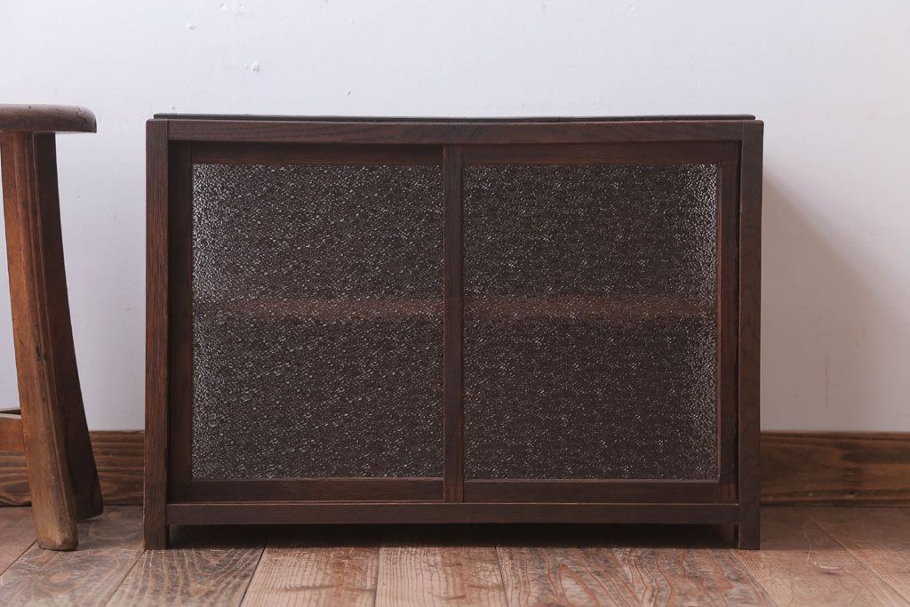 アンティーク家具　和製アンティーク　3面ダイヤガラス仕上げ!小ぶりな収納棚