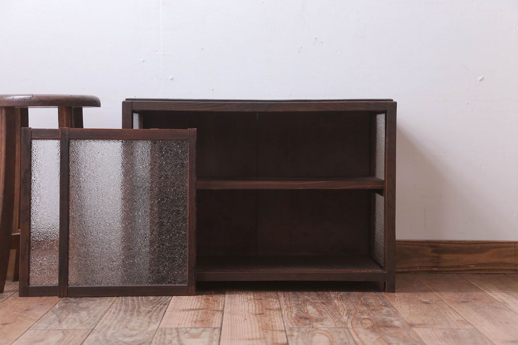 アンティーク家具　和製アンティーク　3面ダイヤガラス仕上げ!小ぶりな収納棚