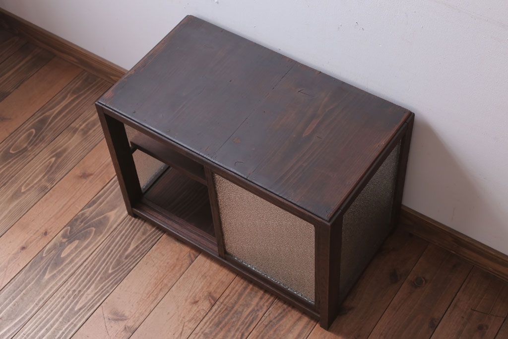 アンティーク家具　和製アンティーク　3面ダイヤガラス仕上げ!小ぶりな収納棚