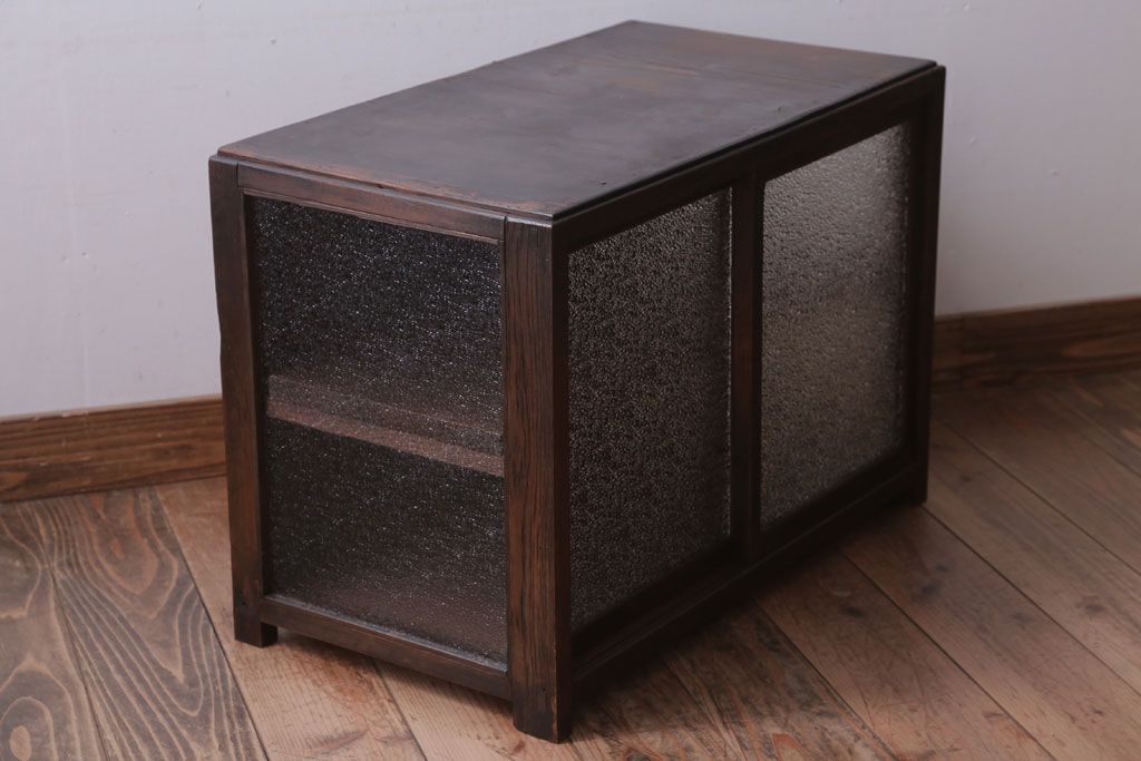 アンティーク家具　和製アンティーク　3面ダイヤガラス仕上げ!小ぶりな収納棚