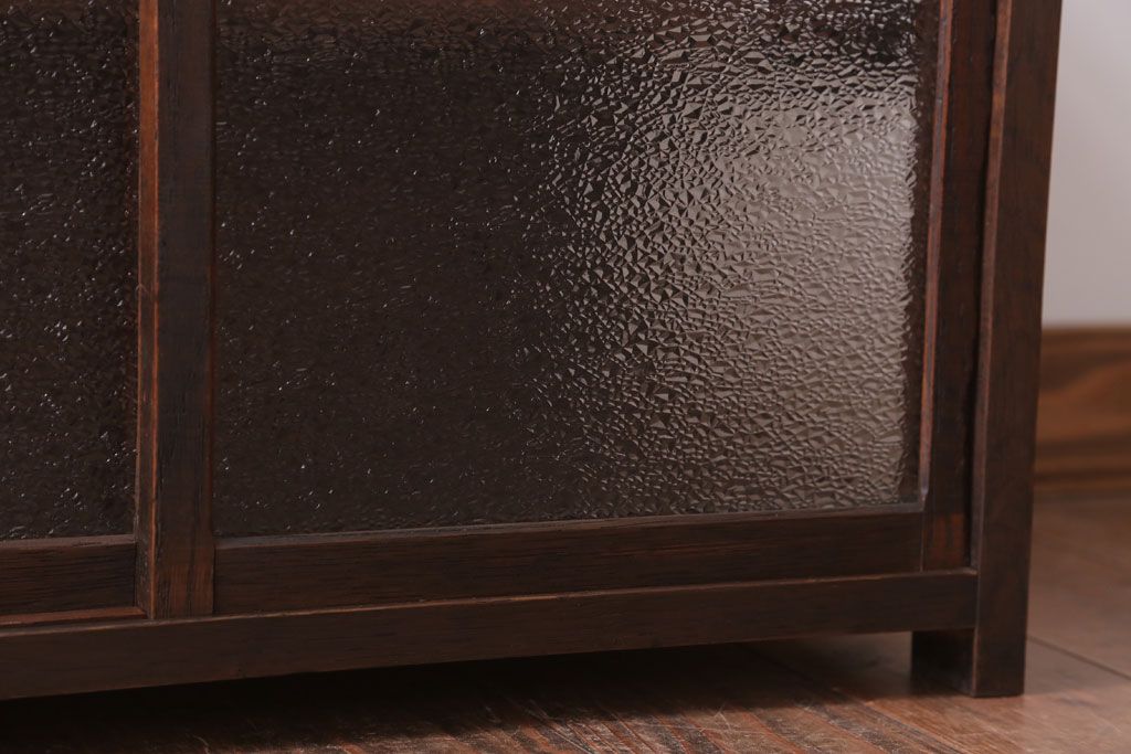 アンティーク家具　和製アンティーク　3面ダイヤガラス仕上げ!小ぶりな収納棚