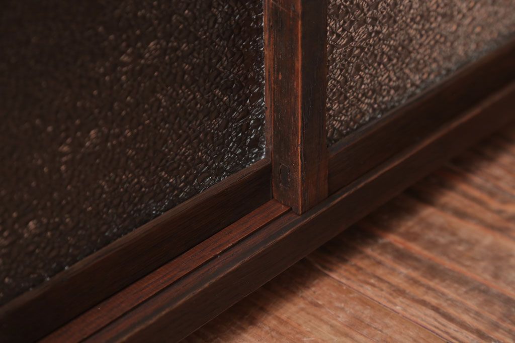 アンティーク家具　和製アンティーク　3面ダイヤガラス仕上げ!小ぶりな収納棚