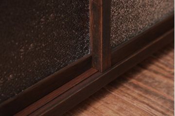 アンティーク家具　和製アンティーク　3面ダイヤガラス仕上げ!小ぶりな収納棚