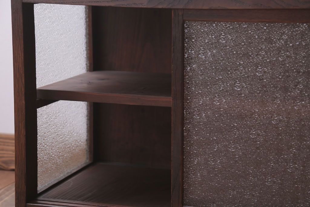 アンティーク家具　和製アンティーク　3面ダイヤガラス仕上げ!小ぶりな収納棚